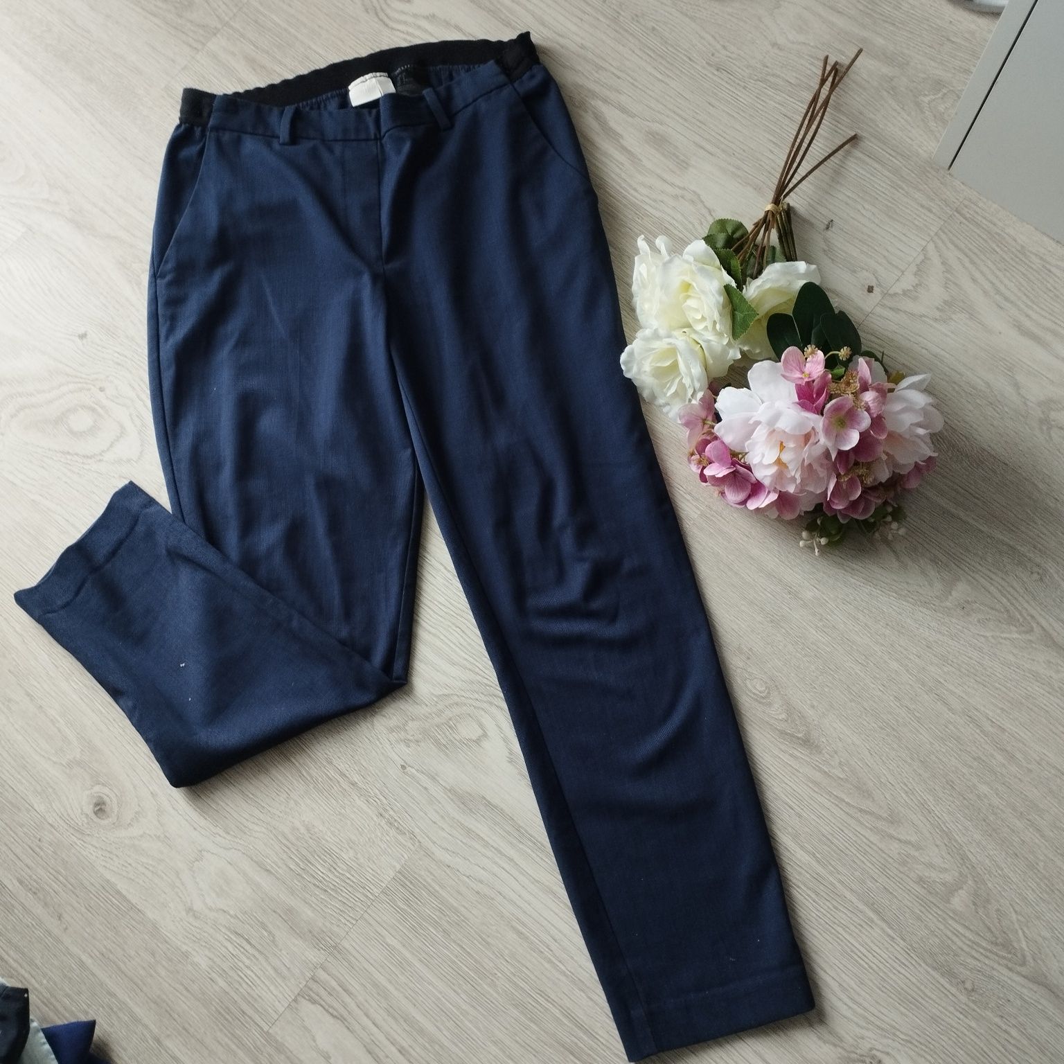 Spodnie damskie eleganckie H&M, rozmiar 38, z gumką – stan idealny z d