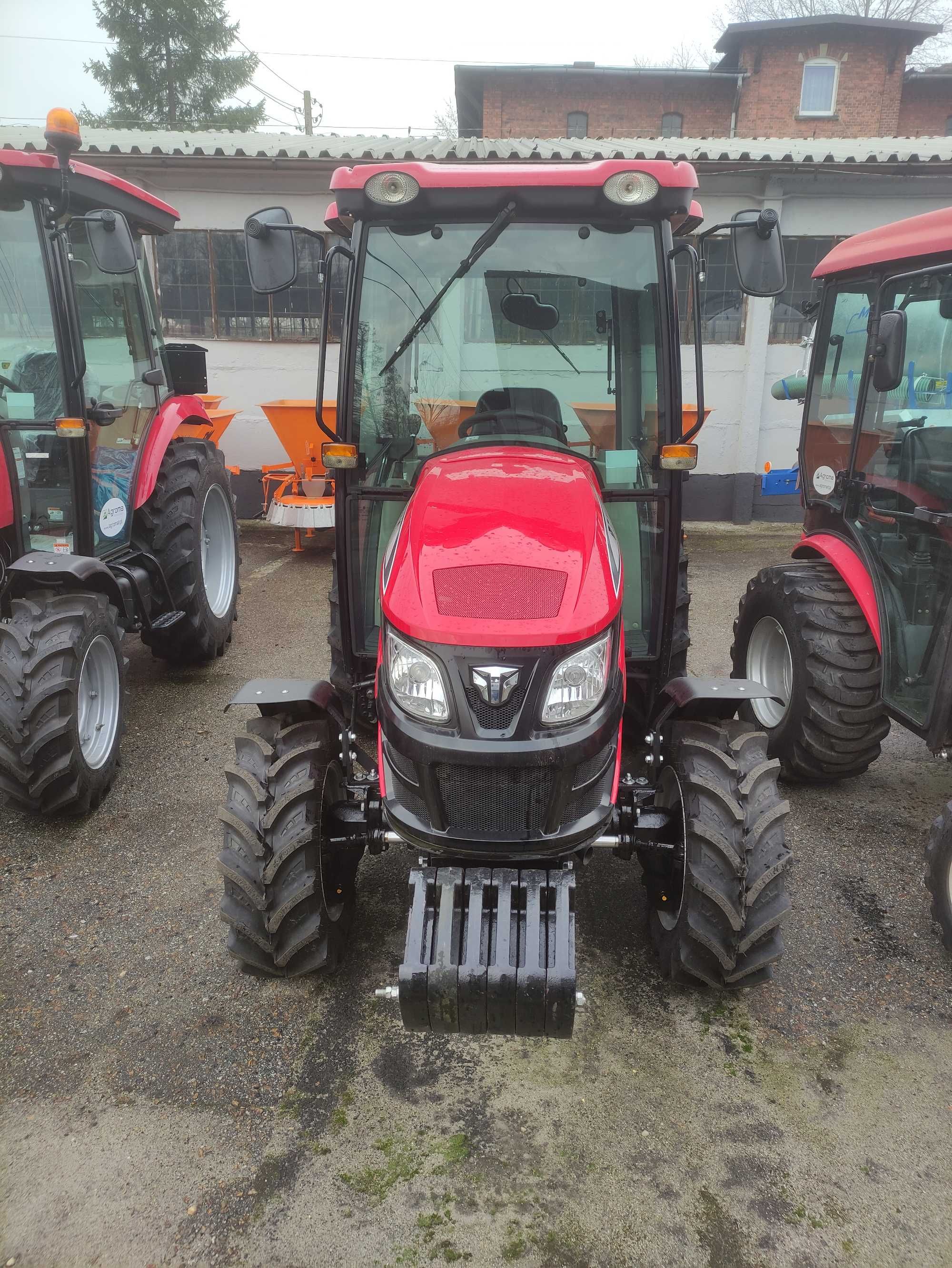 Ciągnik Traktor komunalny Tym 475 zamiatanie koszenie Nowy Od ręki