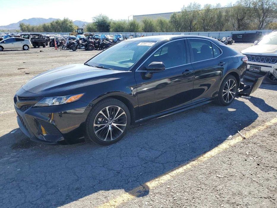 Toyota Camry SE 2020 -