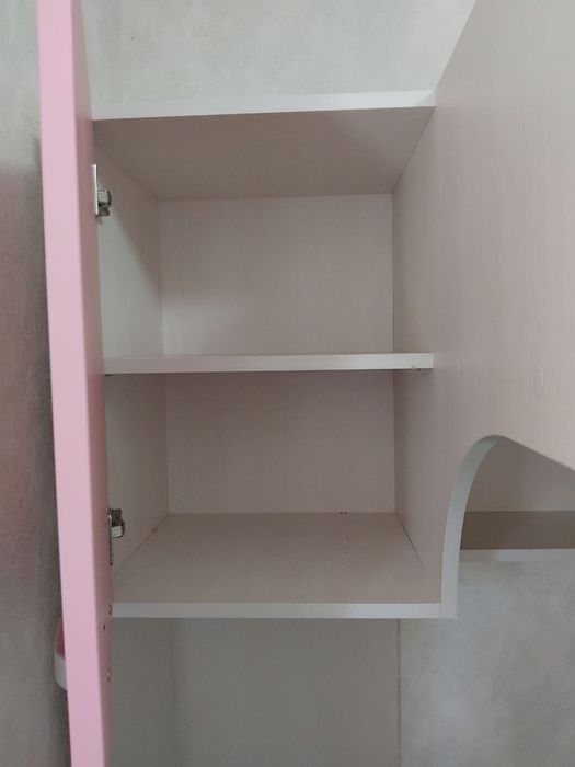 Комплект меблів для дитячої кімнати.