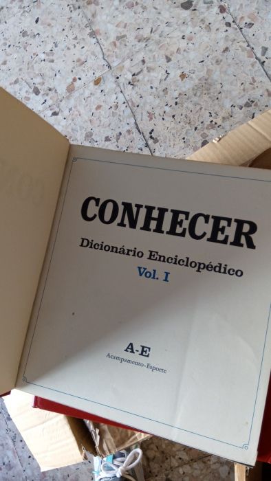 Dicionário enciclopédico CONHECER, volumes 1 e 3