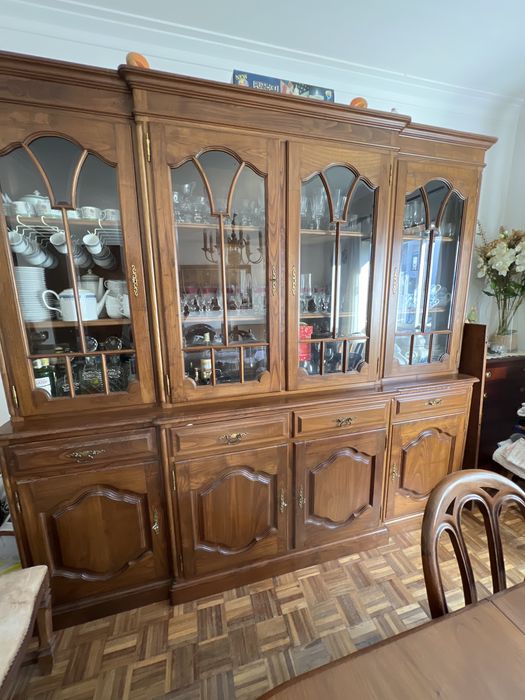 Louceiro Cristaleira madeira maciça trabalhada (consola)