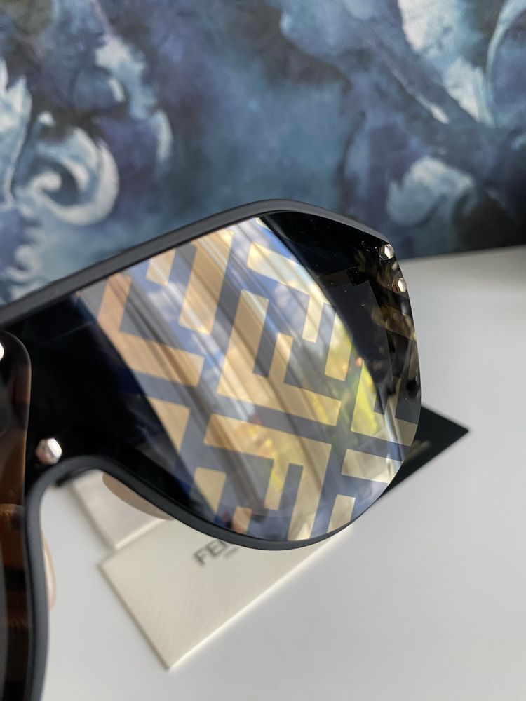 Oryginalne okulary przeciwsłoneczne Fendi monogram