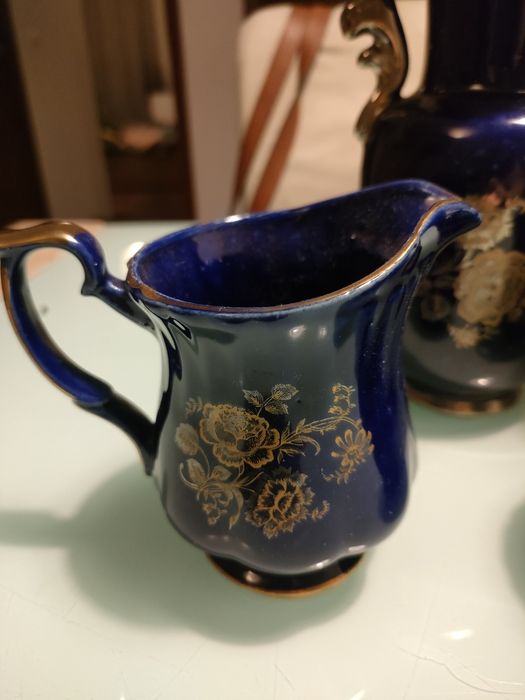 Komplet granatowej porcelany