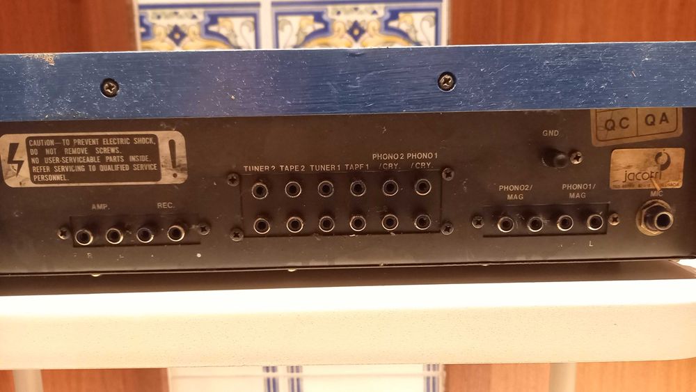 Mesa de mistura stereo ALECTO