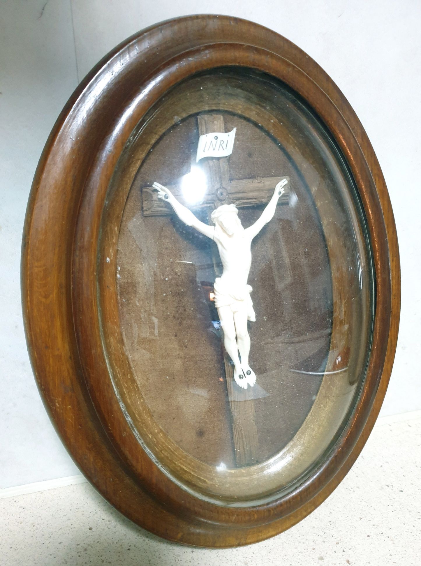 Precioso antigo registo / crucifixo esculpido emoldurado vidro curvado
