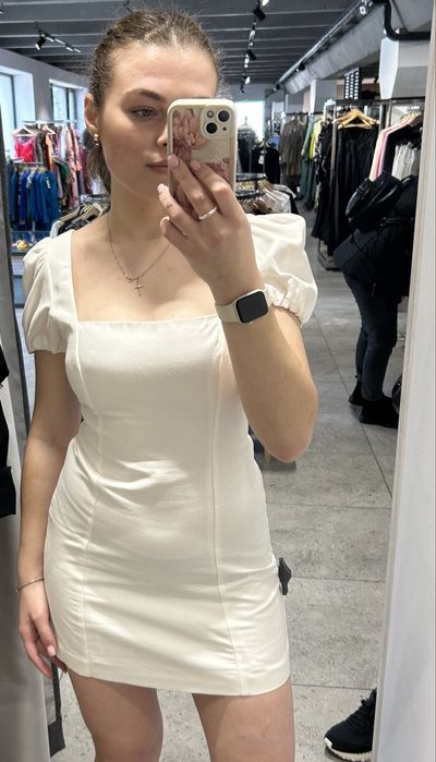 Сукня з голою спинкою на завʼязках