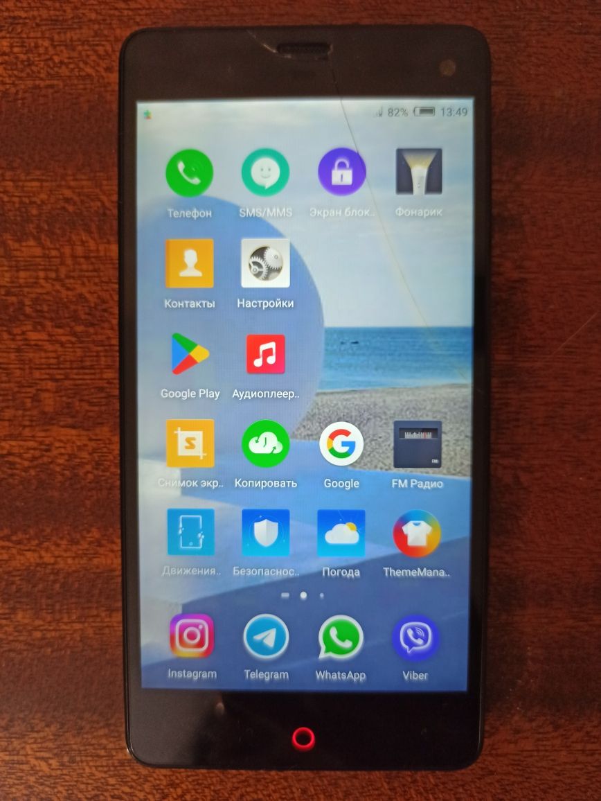 Смартфон, ловит при плохом сигнале, за городом. ZTE Nubia треснут эран