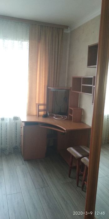 Здається затишна кімната у гуртожитку,массив