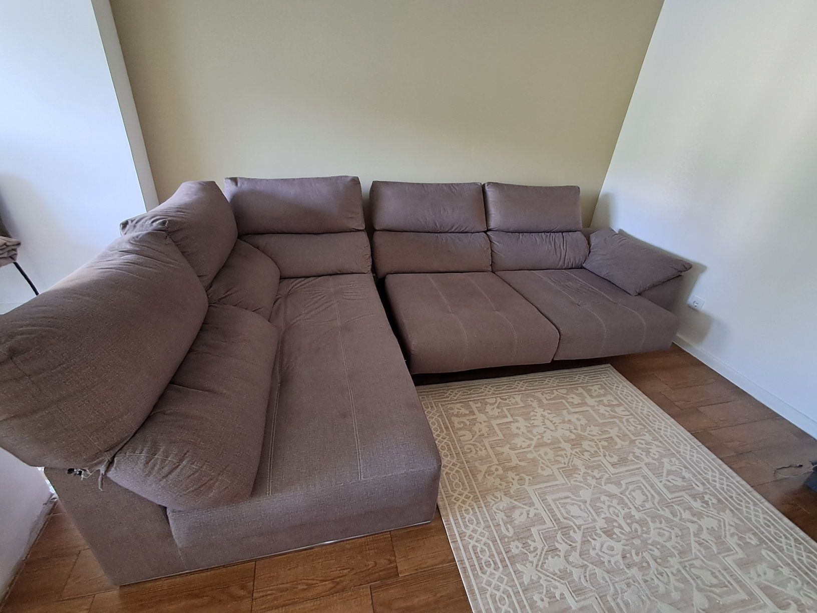 Sofá de Canto com + 4 lugares e chaise longue