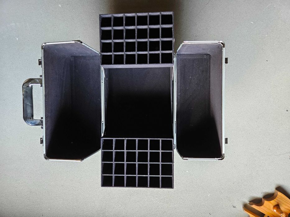 Walizka na lakiery do paznokci