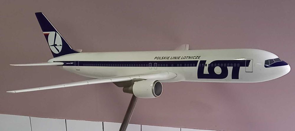Boeing 767 300  - LOT