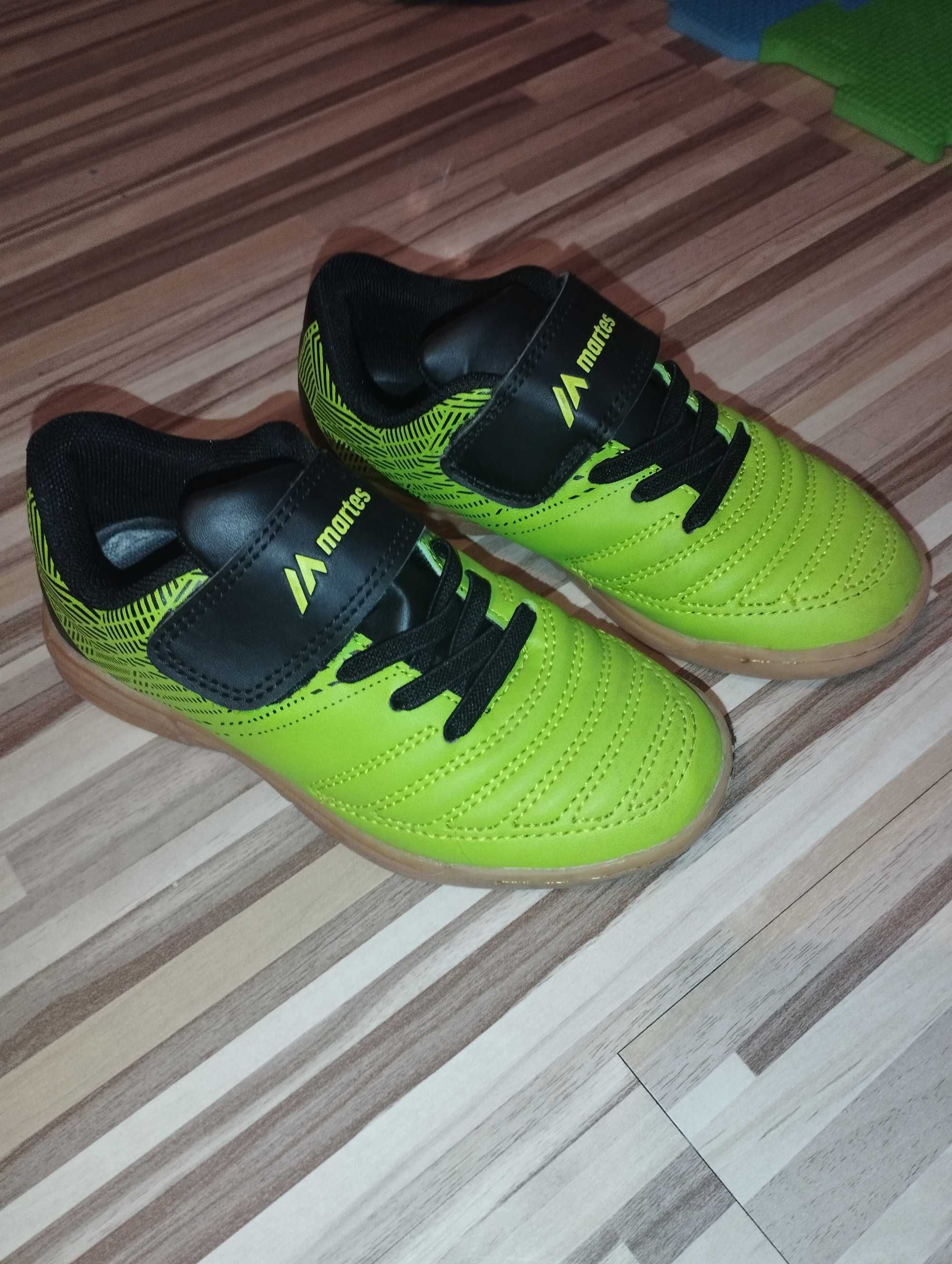Buty halówki firmy Martes