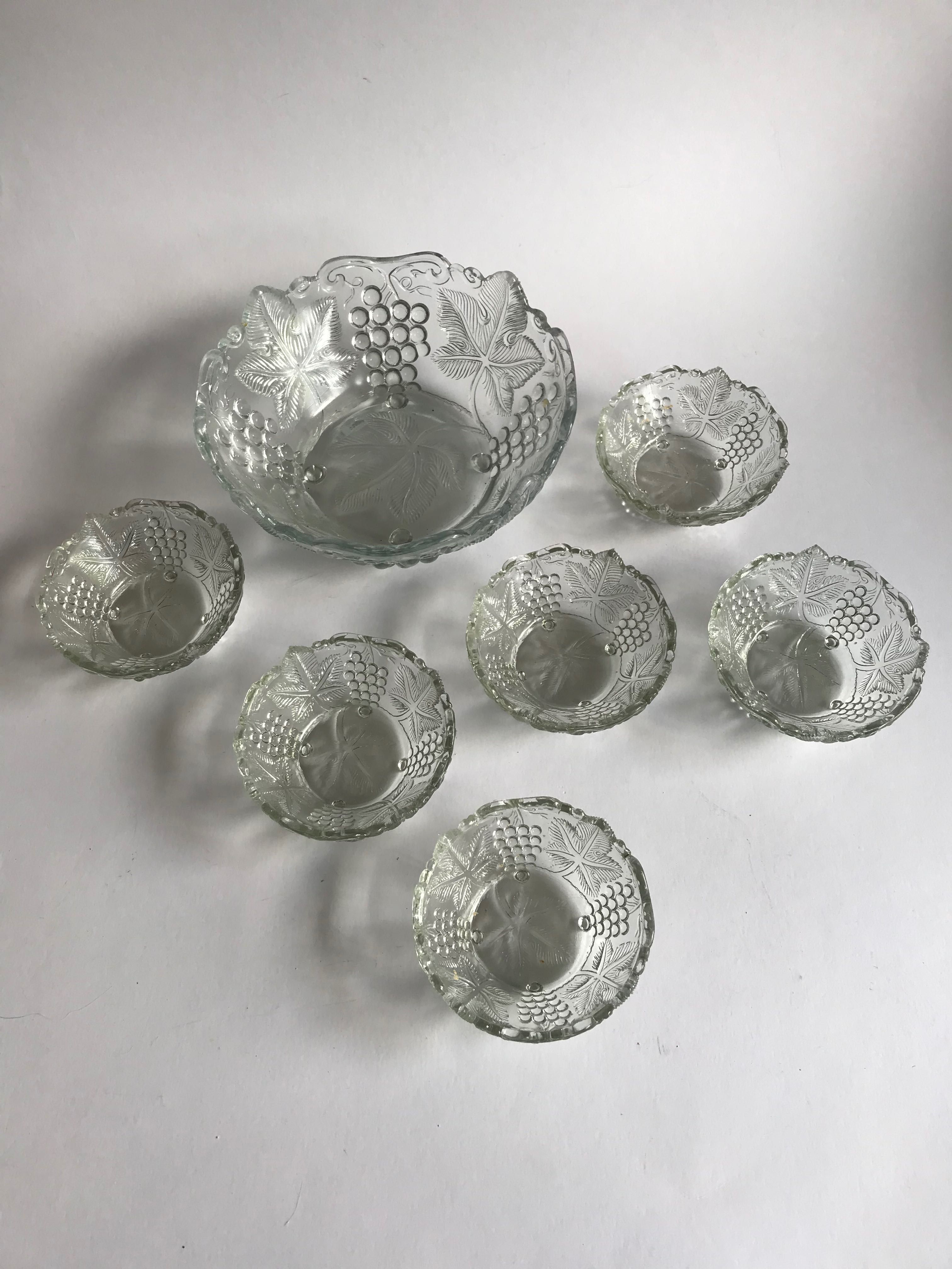 Saladeira e taças de vidro