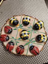 Ręcznie malowana gra kółko krzyżyk biedronki pszczółki kamienie