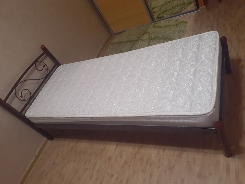 Продам кровать с матрасом 80×190