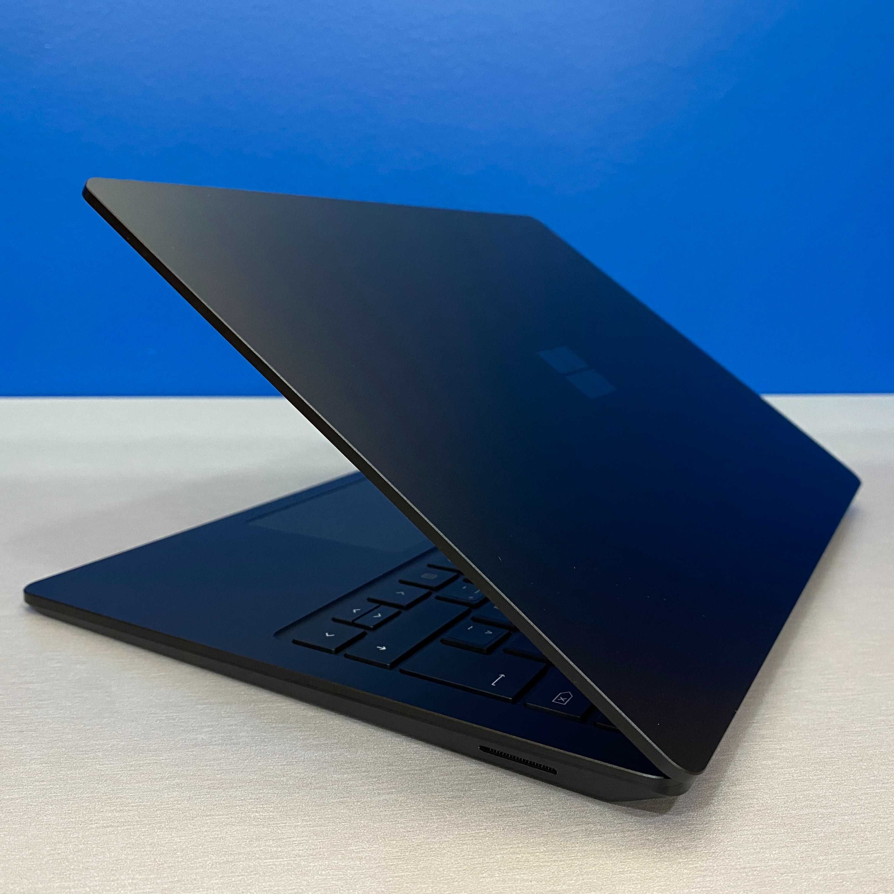 Microsoft Surface Laptop 5 - 13.5" Touch (i5-1235U/16GB/512GB SSD)