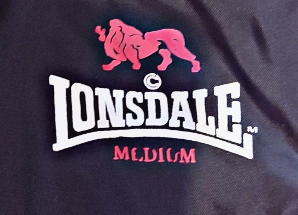 Продам Оригінальну Вітровку Lonsdale
