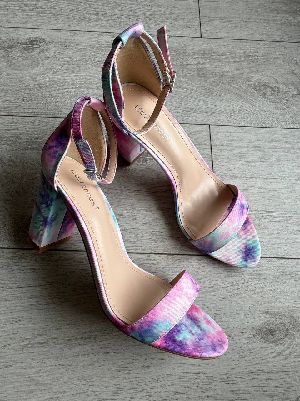 sandałki na słupku ideal shoes