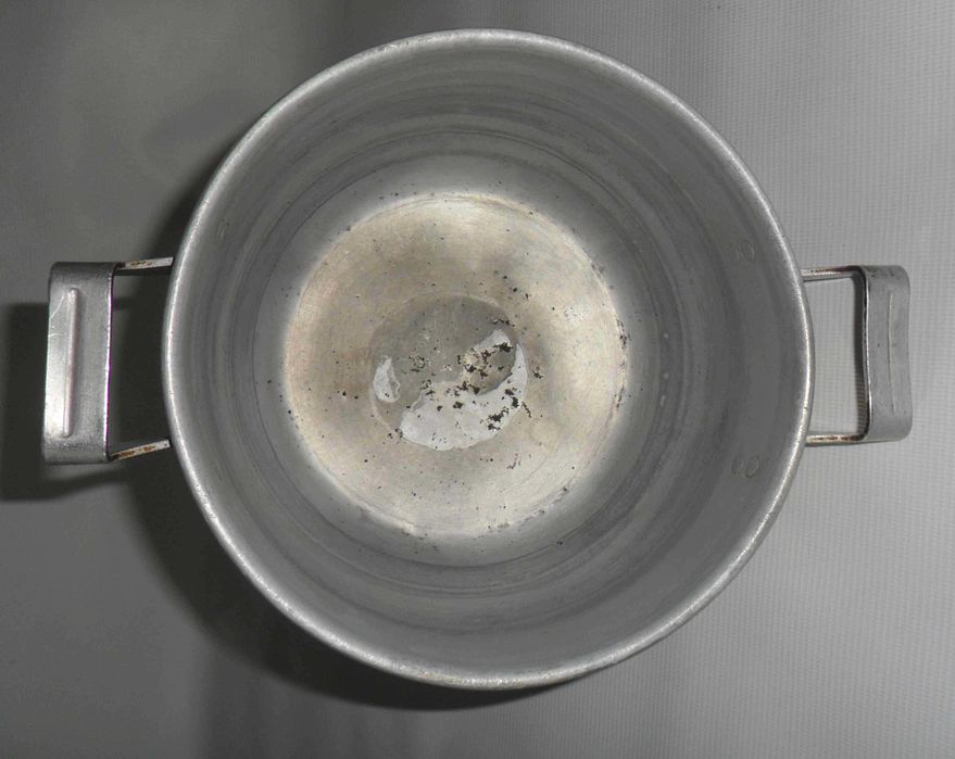 Кастрюля алюминиевая 2,5 л усиленная , толстая. обмен на другую