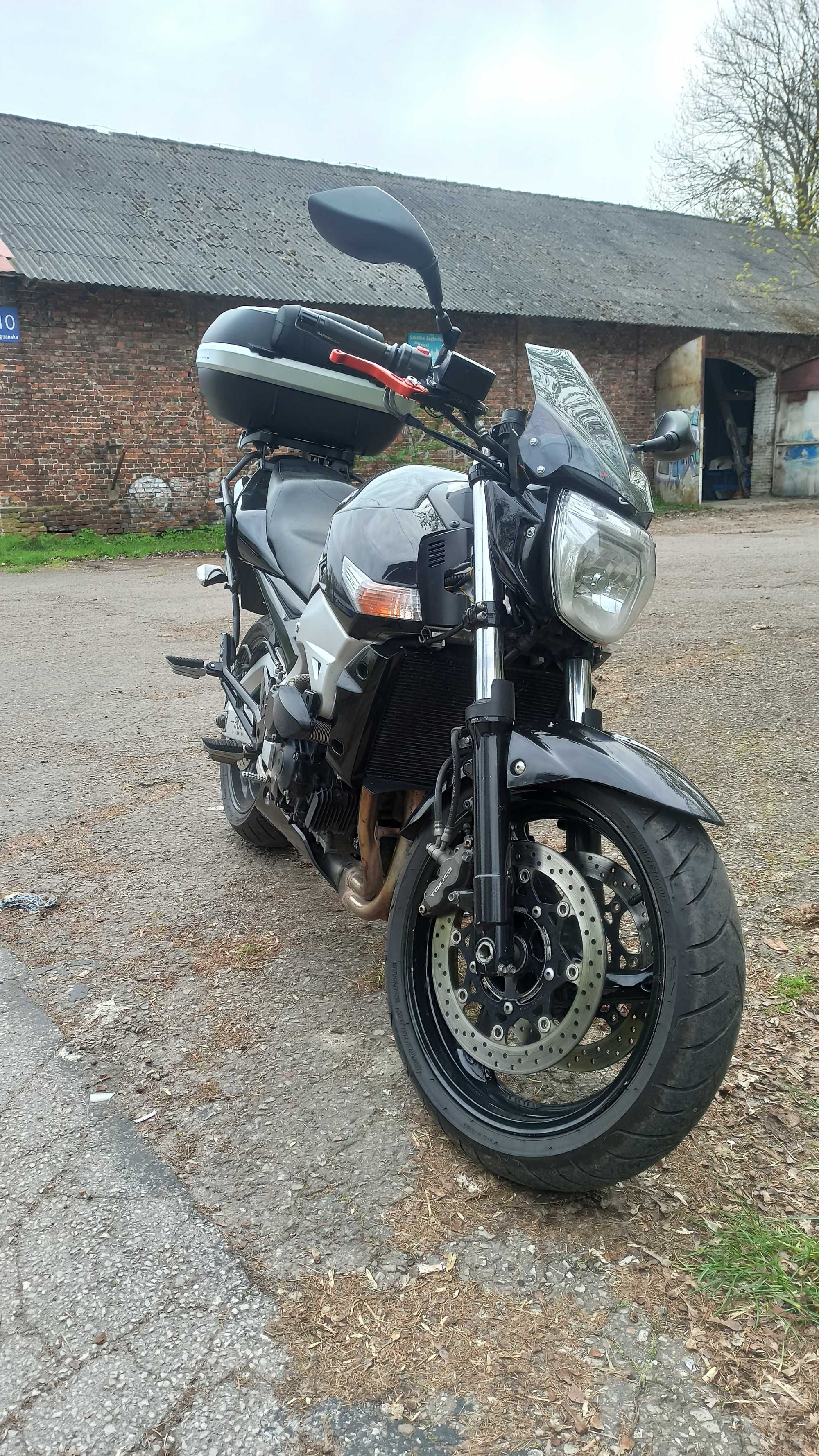 Motocykl Suzuki GSR 600 z 2007 r.