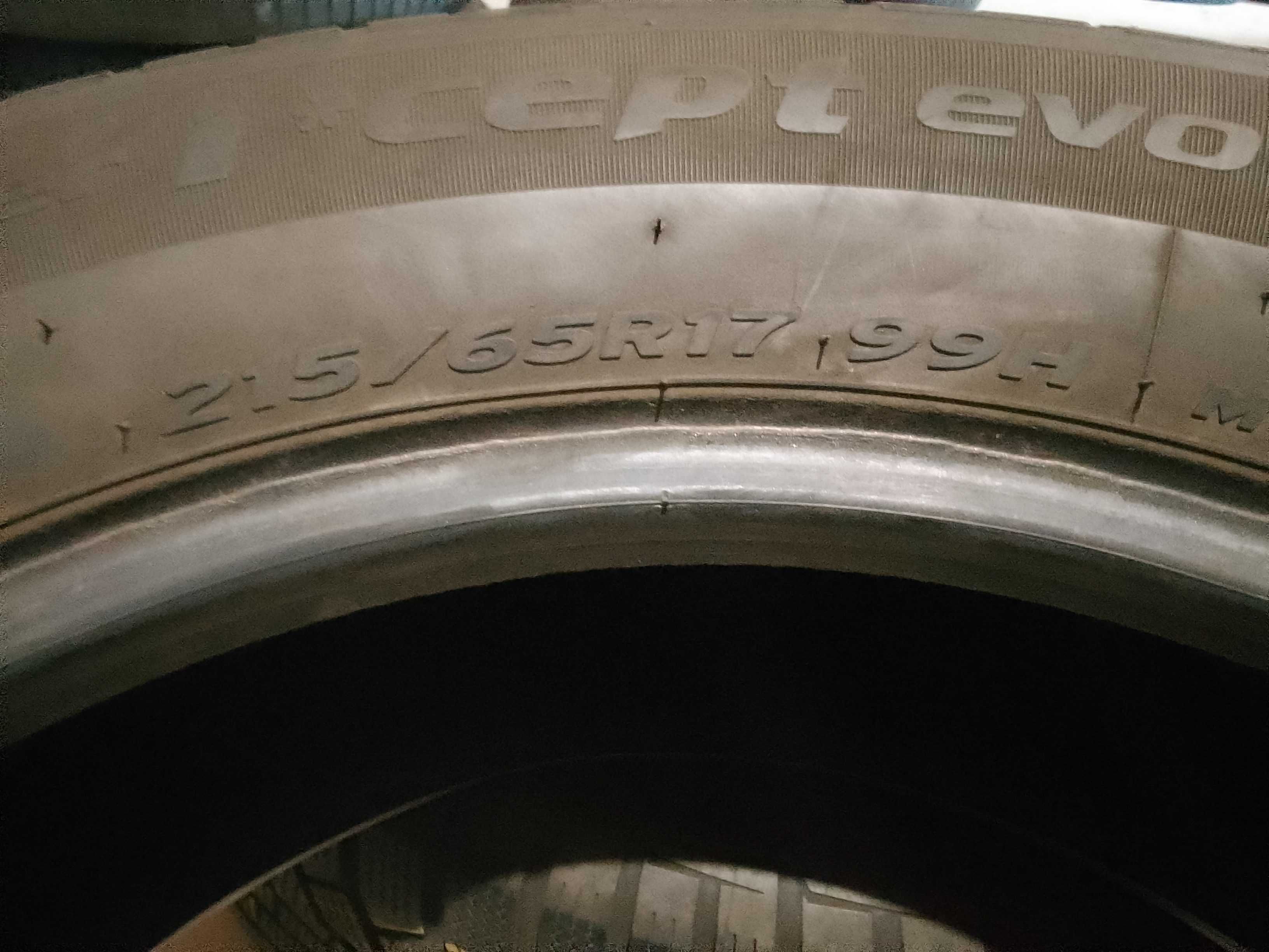 Пара шин 215/65R17 HANKOOK Wintericert evo2