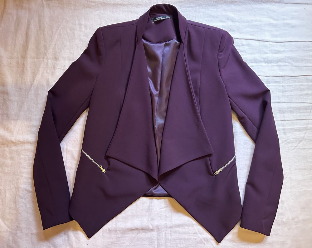 Blazer bordeaux assimétrico. Novo.