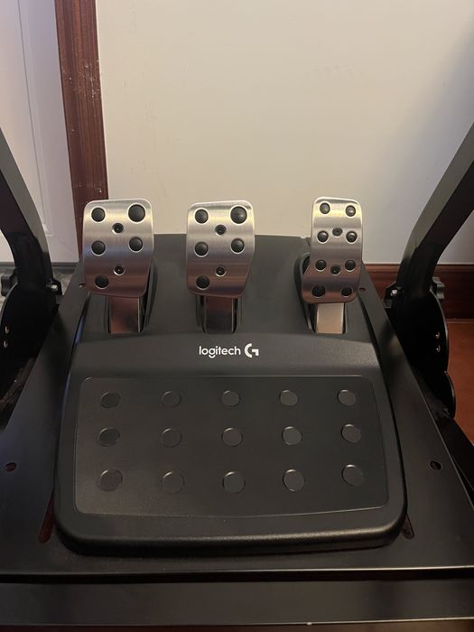 Volante G29 e pedais (sem suporte)