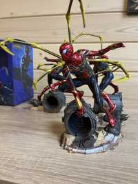 Статуетка Людина Павук з «Месники: Війна Нескінченності»
