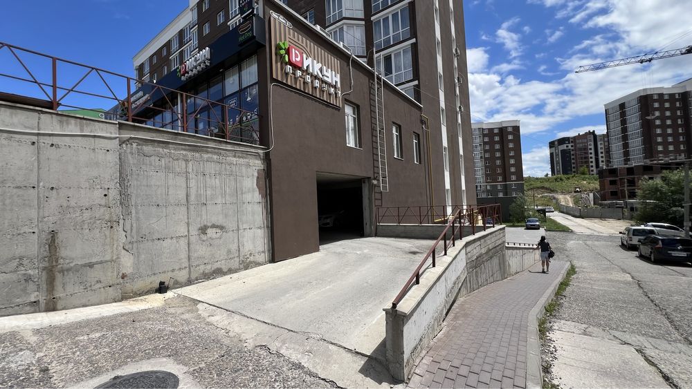 Продам паркінг та комірку жк «Амстердам»