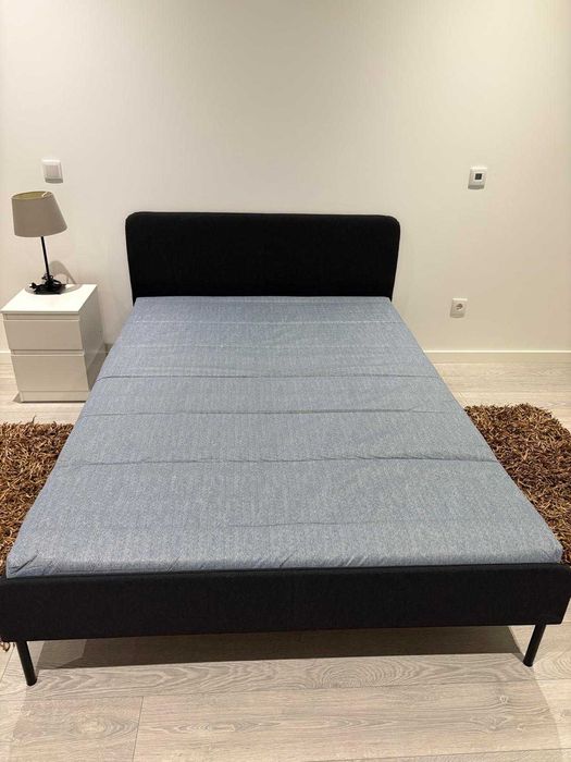 Cama de casal IKEA com colchão – novos, 140x200 cm