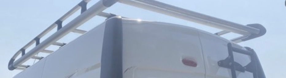 Vendo grade de tejadilho e escada