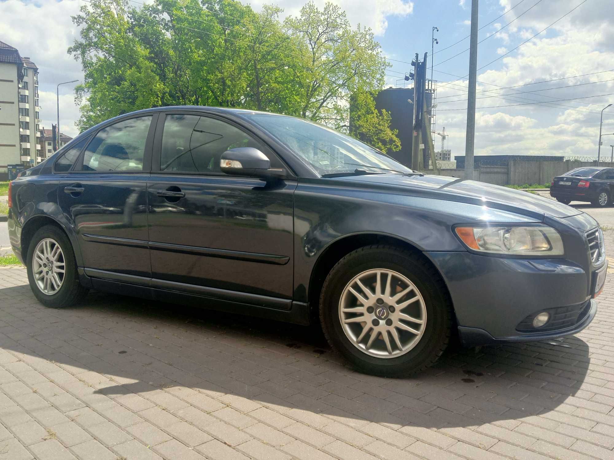 Продам VolvoS40 2011