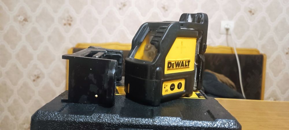 Лазерний рівень DeWALT