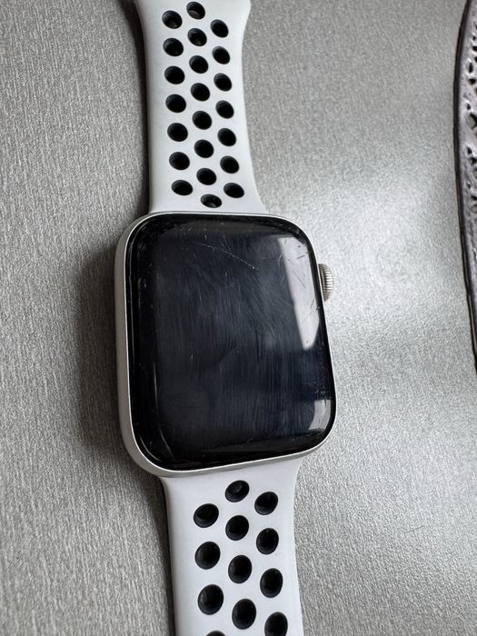 Продам Apple Watch 5 Nike edition 44mm