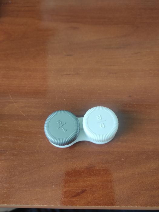 Контейнер для лінз