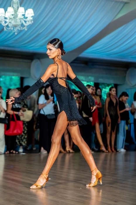 Сукня для латини