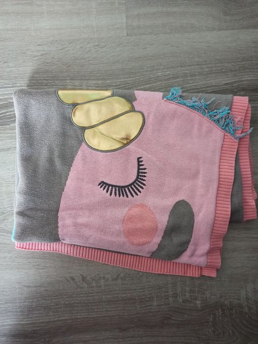 Kocyk z aplikacją sensoryczną firmy Bizzi Growin 80x100