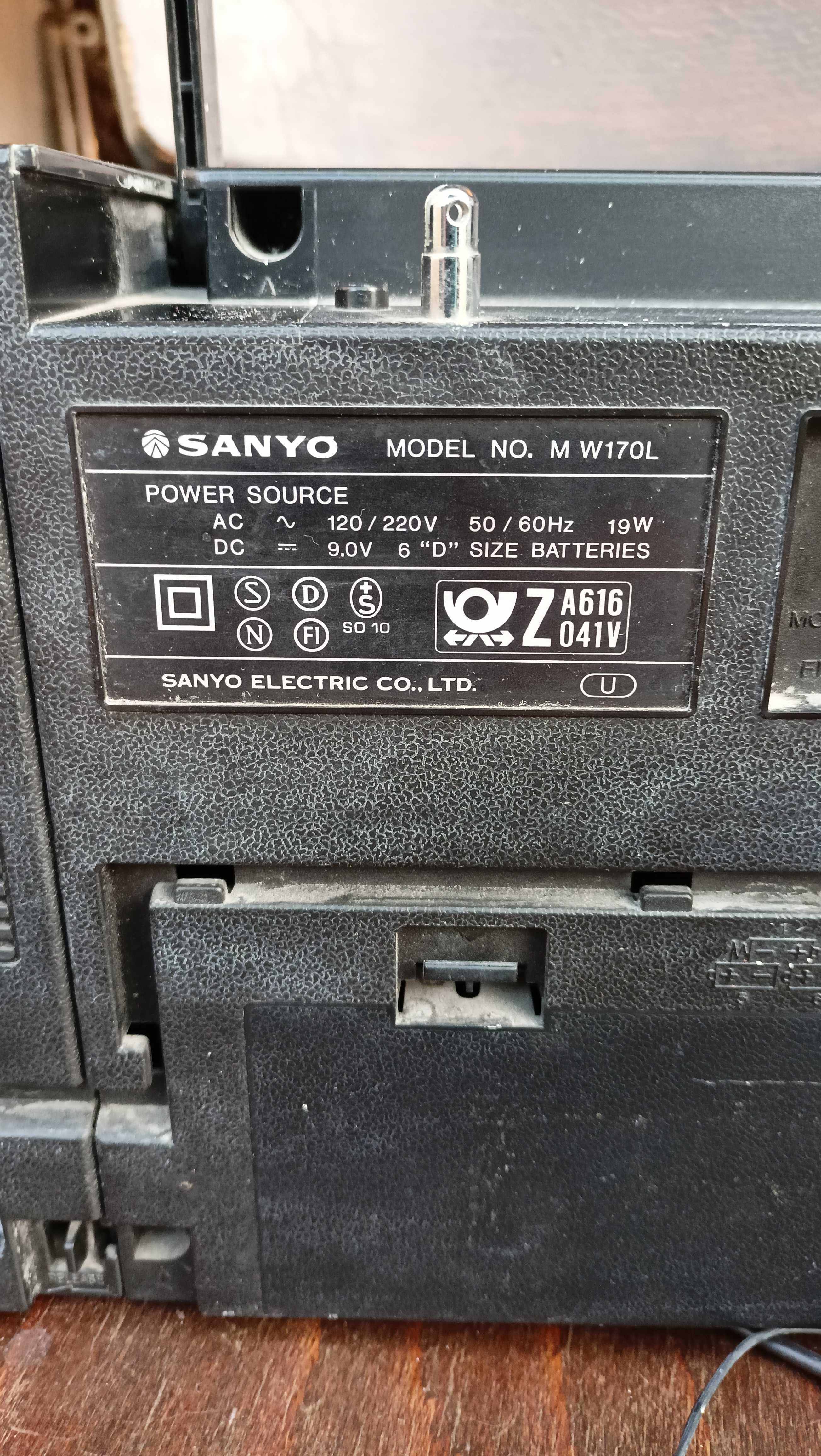 Radiomagnetofon SANYO