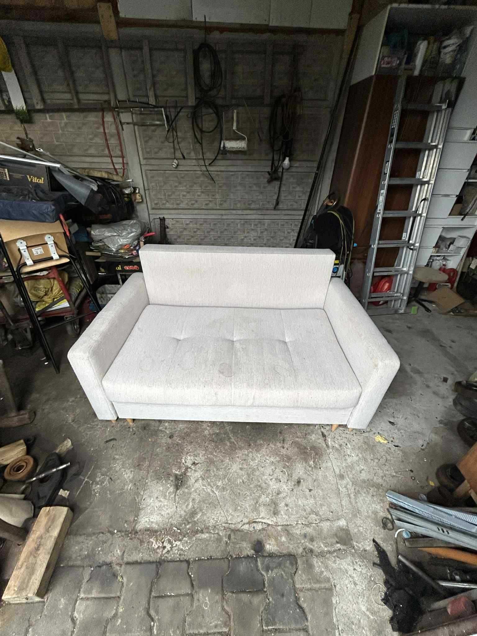 Rozkładana Sofa 2 osobowa do odświeżenia