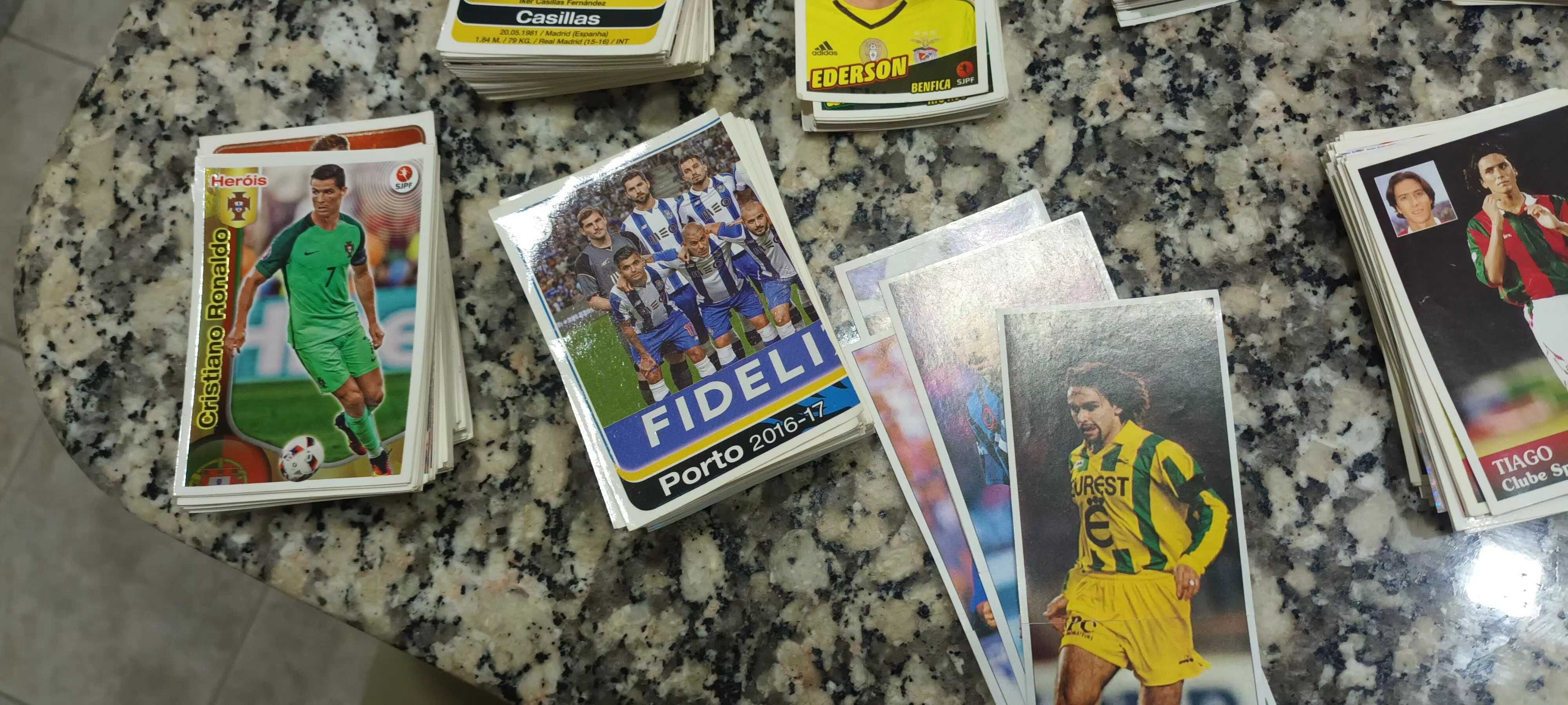 Lote de mais de 3000 cromos de futebol  colecções da panini