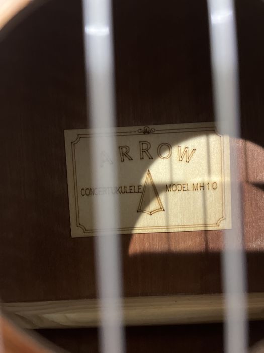 Ukulele Arrow MH10