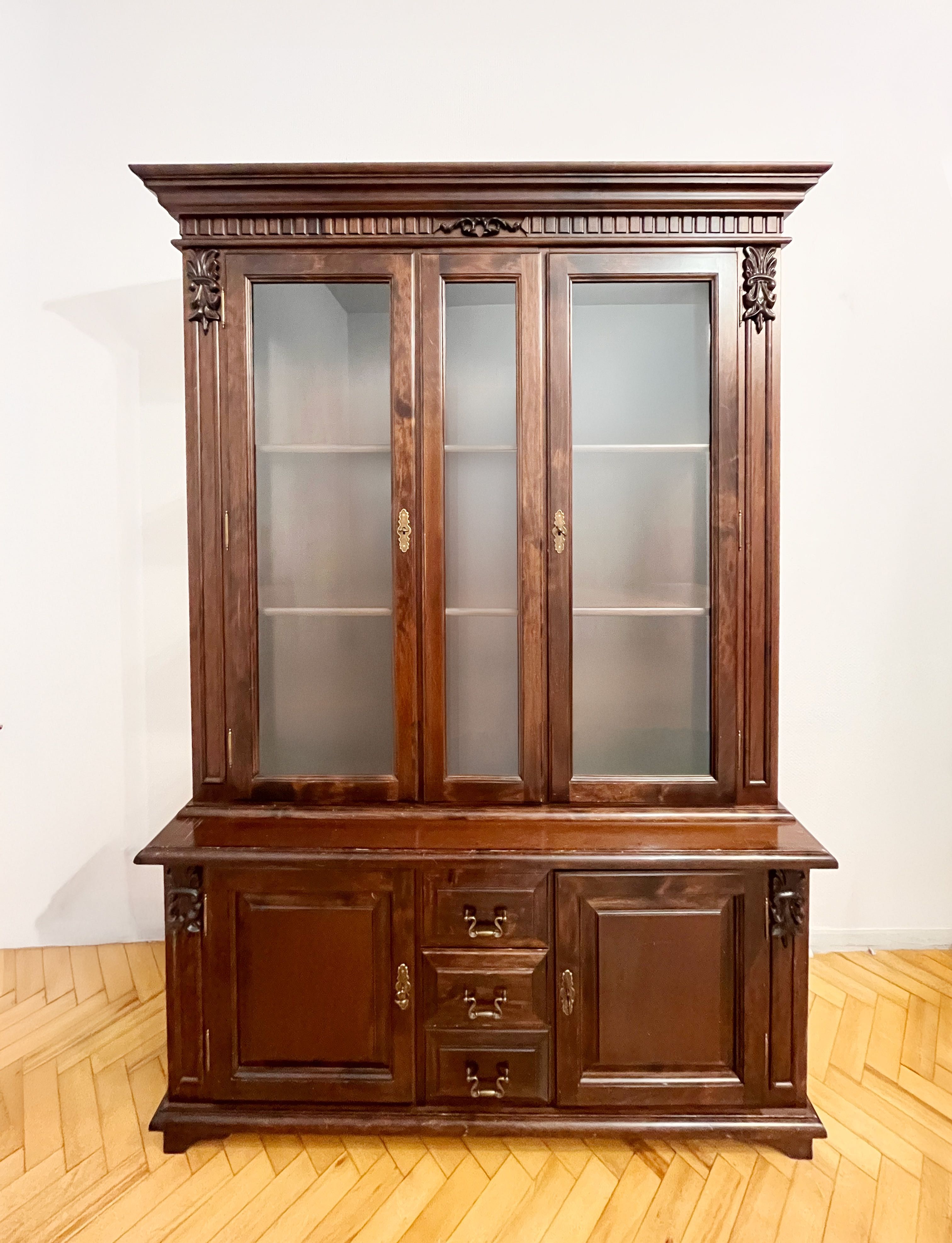 Eleganckie biblioteczki bukowe – unikaty