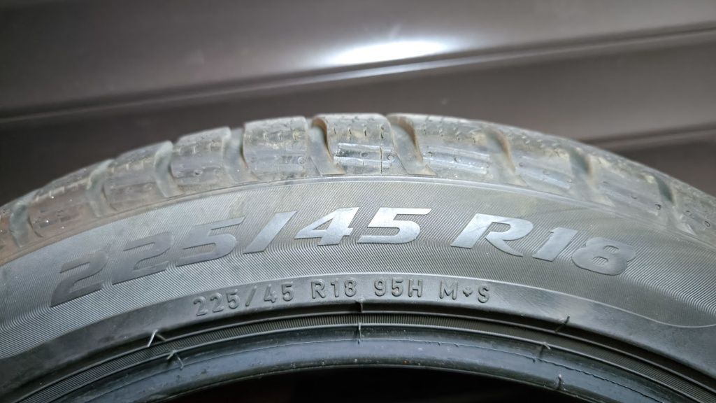 Opony zimowe PIRELLI SOTTOZERO 3 225/45/R18 95H 4 szt. 2022r.