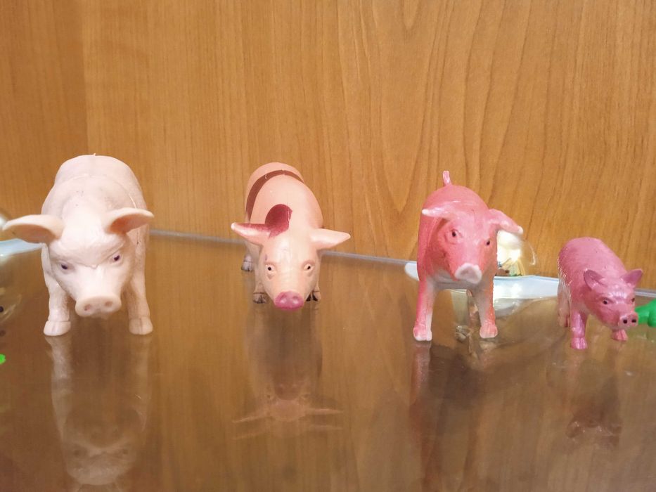 Фигурки животных(домашние животные): собаки, поросята,лягушка,паук,куз