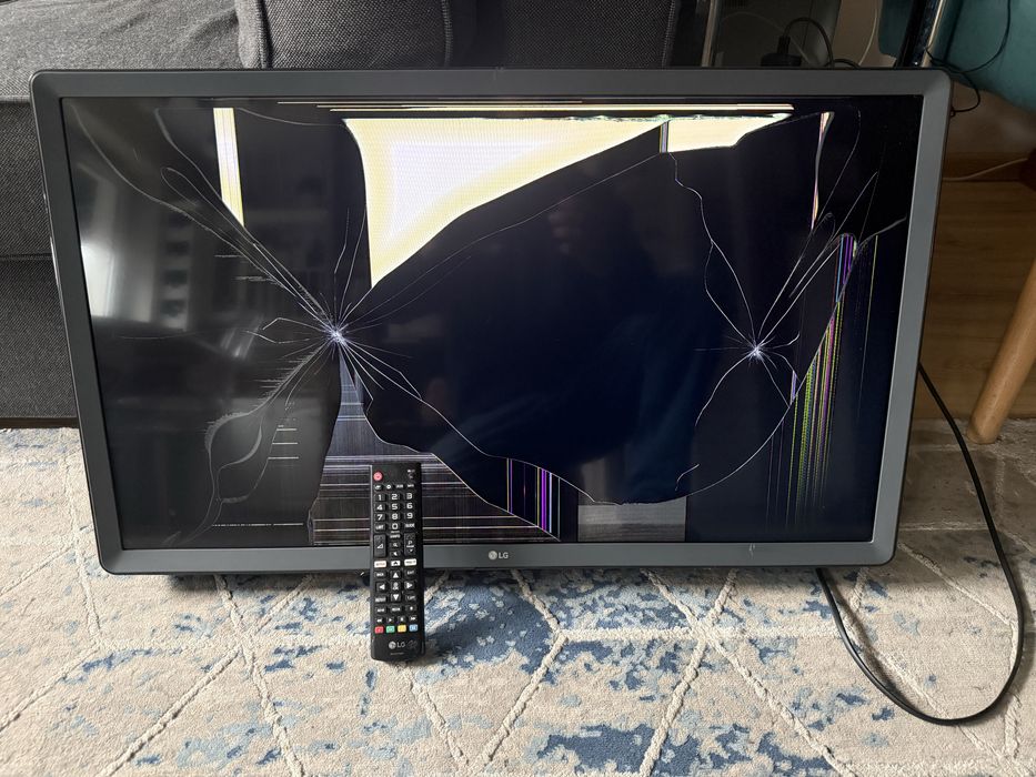 Telewizor LG 32 cale USZKODZONA MATRYCA. Poza tym sprawny.