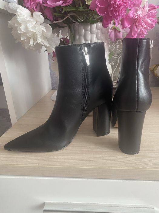 Ботинки Mango 35р на каблуке с длинним носком