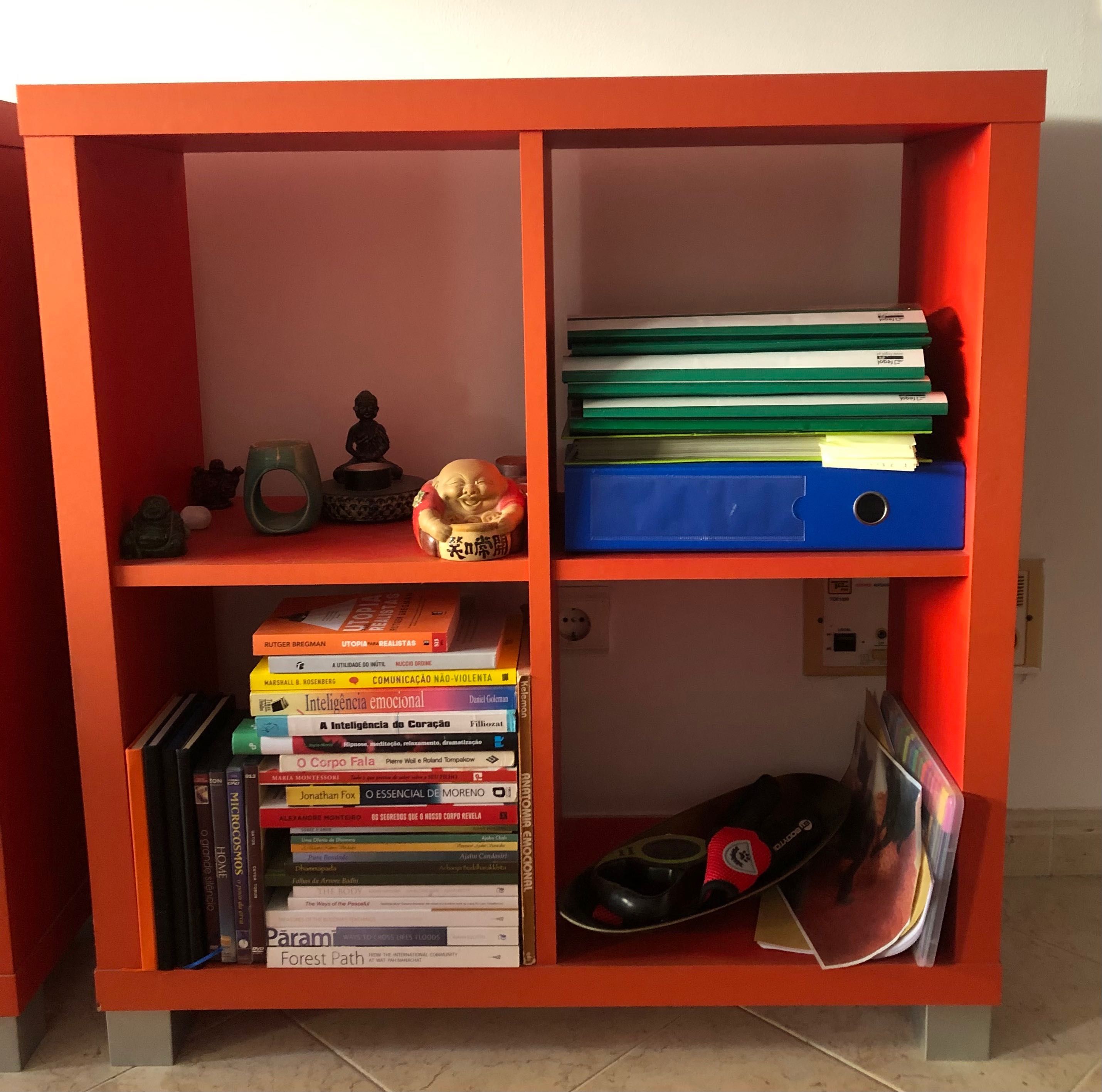 Móveis Modulares Vermelhos