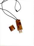 Pendrive zdobiony bursztynem 32GB Wisiorek