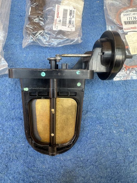 Лексус RX300-RX330. Клапан EGR.Прокладки клапанной крышки.